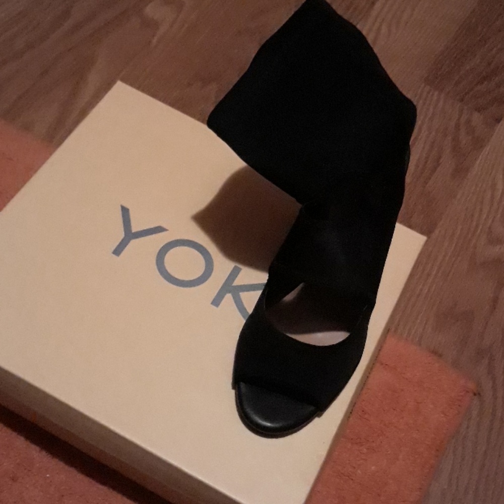 Shoes - Picture 2 of 4